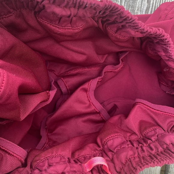 Lululemon Hotty Hot High-Rise Lined Short 2.5"
Pomegranate - Picture 5 of 9